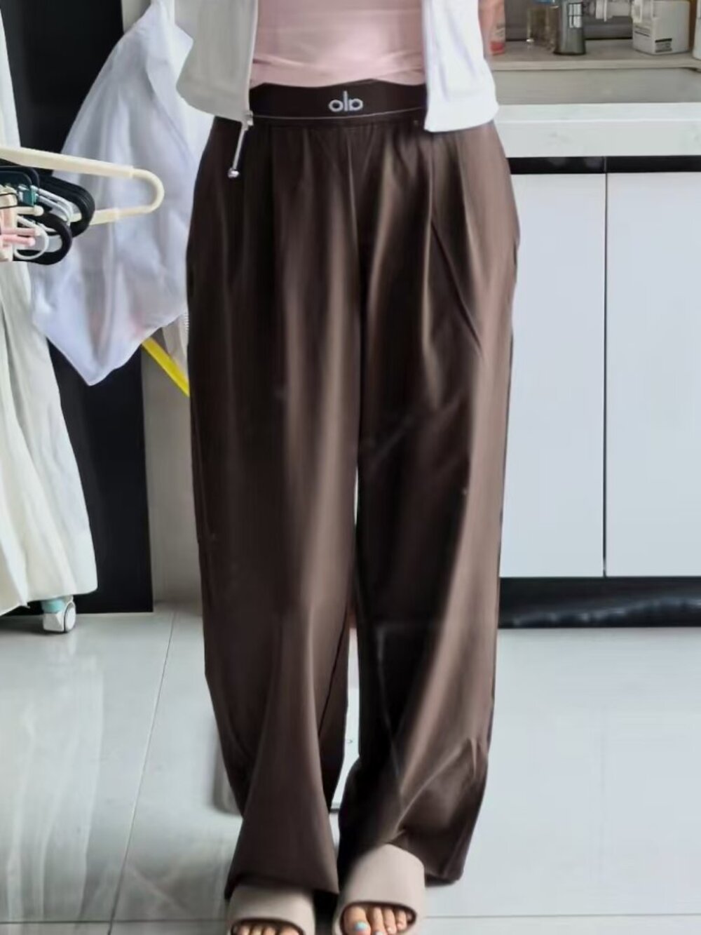 ALO Yoga Suit Up Wide Leg Trouser Espresso,New Season Favorite 30” Inseam🤎Chic - Picture 2 of 8